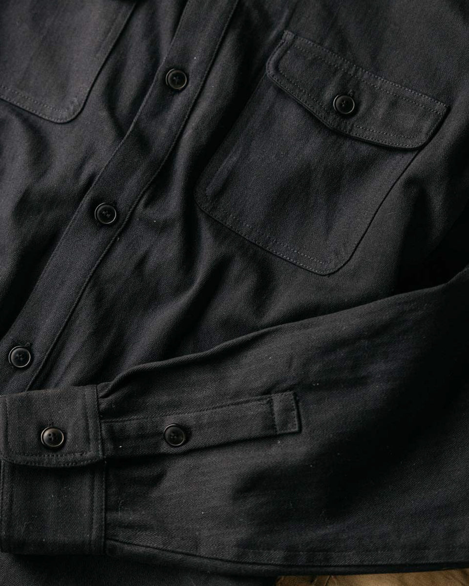 Grady + James - Roy Shirt black lifestyle close up image